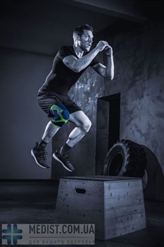 Спортивный бандаж для коленного сустава с силиконовым кольцом для надколенника, с 3D-вставкой и боковыми ребрами жесткости medi Genumedi Emotion